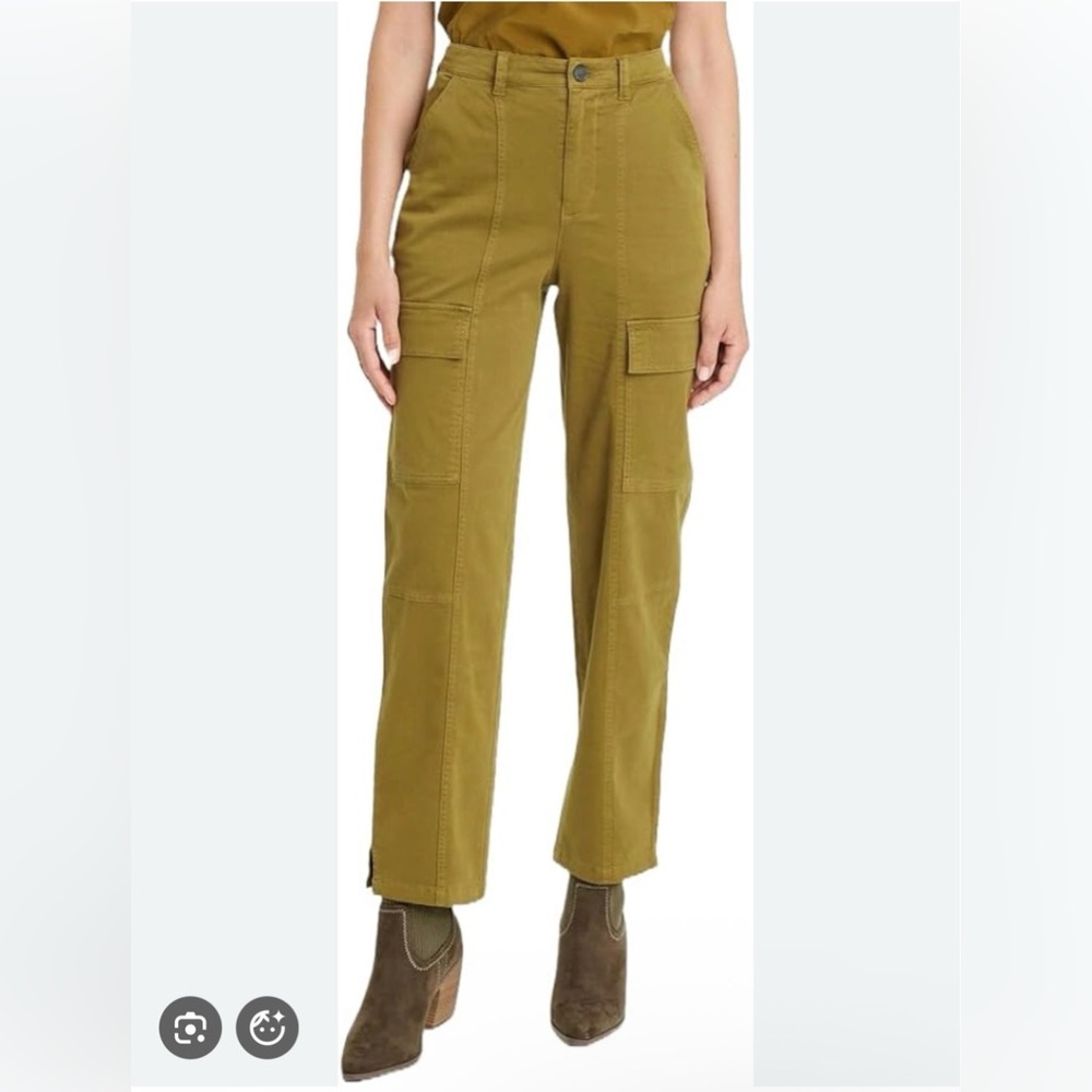 Universal Thread Women's Green Cargo Pants Straight Leg